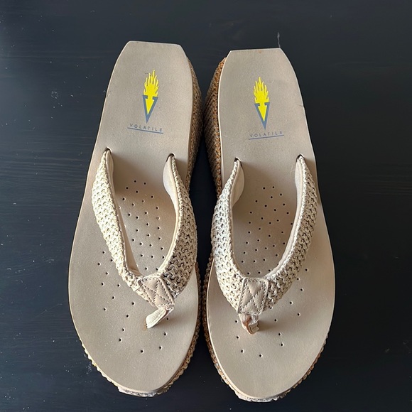 Volatile sandals - Picture 1 of 7